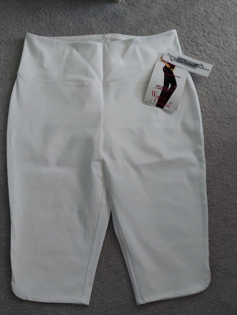 Women’s White Pull-On Knee-Length Ponte Shorts